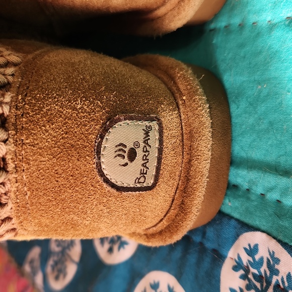 Beautiful Bearpaw boots - Picture 14 of 16